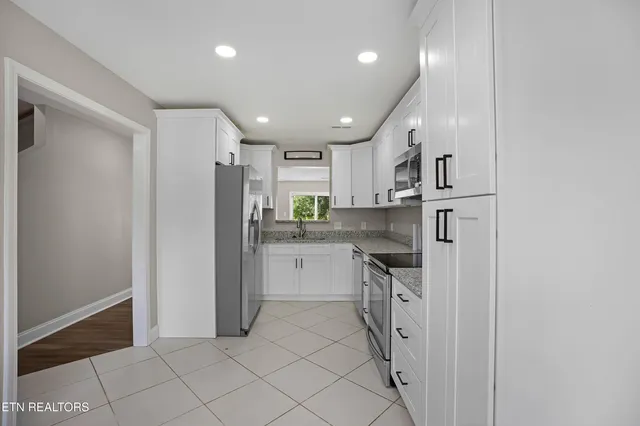 $1,750 | 2425 Hallerins Court, Maryville, TN 37801