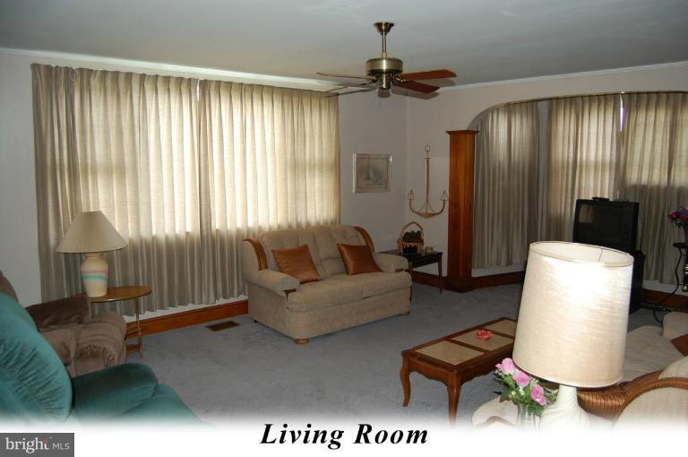 20644 Golden Thompson Road Avenue, MD 20609 - Photo 2 of 18 Family Room