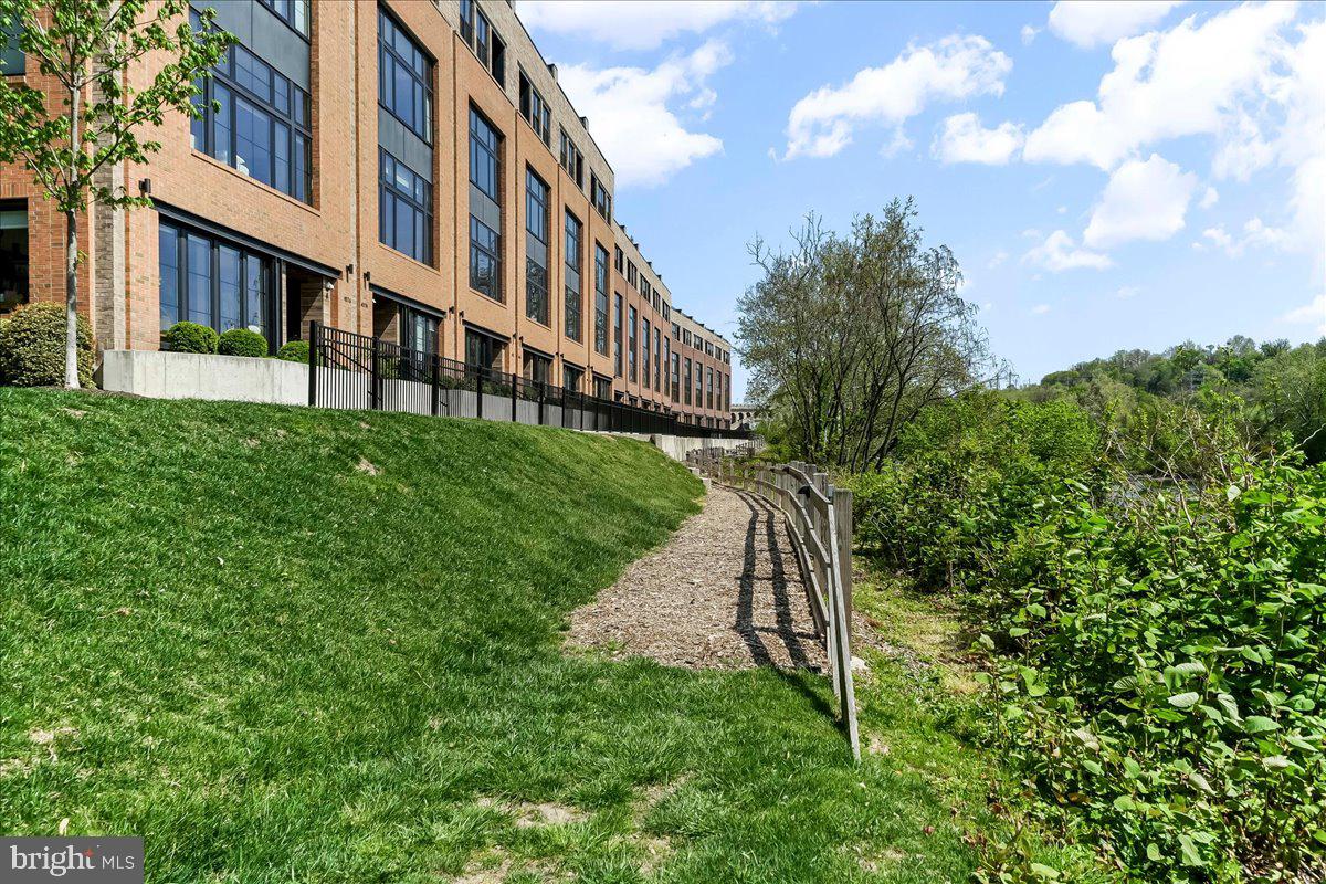 4584 Riverside Way Philadelphia, PA 19127 - Photo 3 of 85