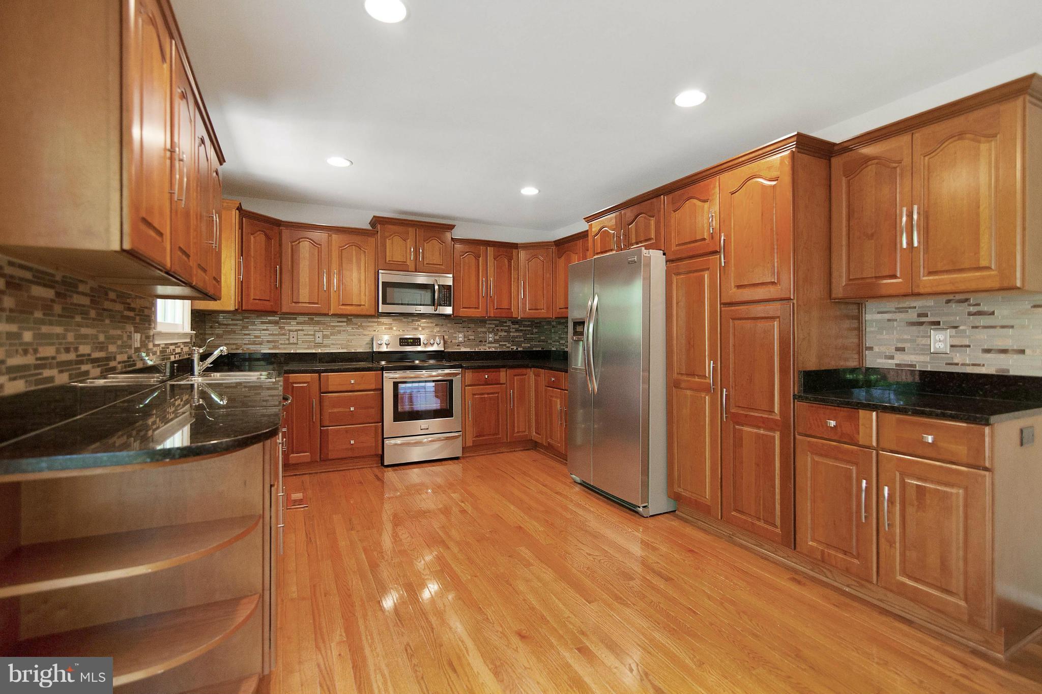 2327 Rosedown Drive Reston, VA 20191 - Photo 2 of 23 Kitchen