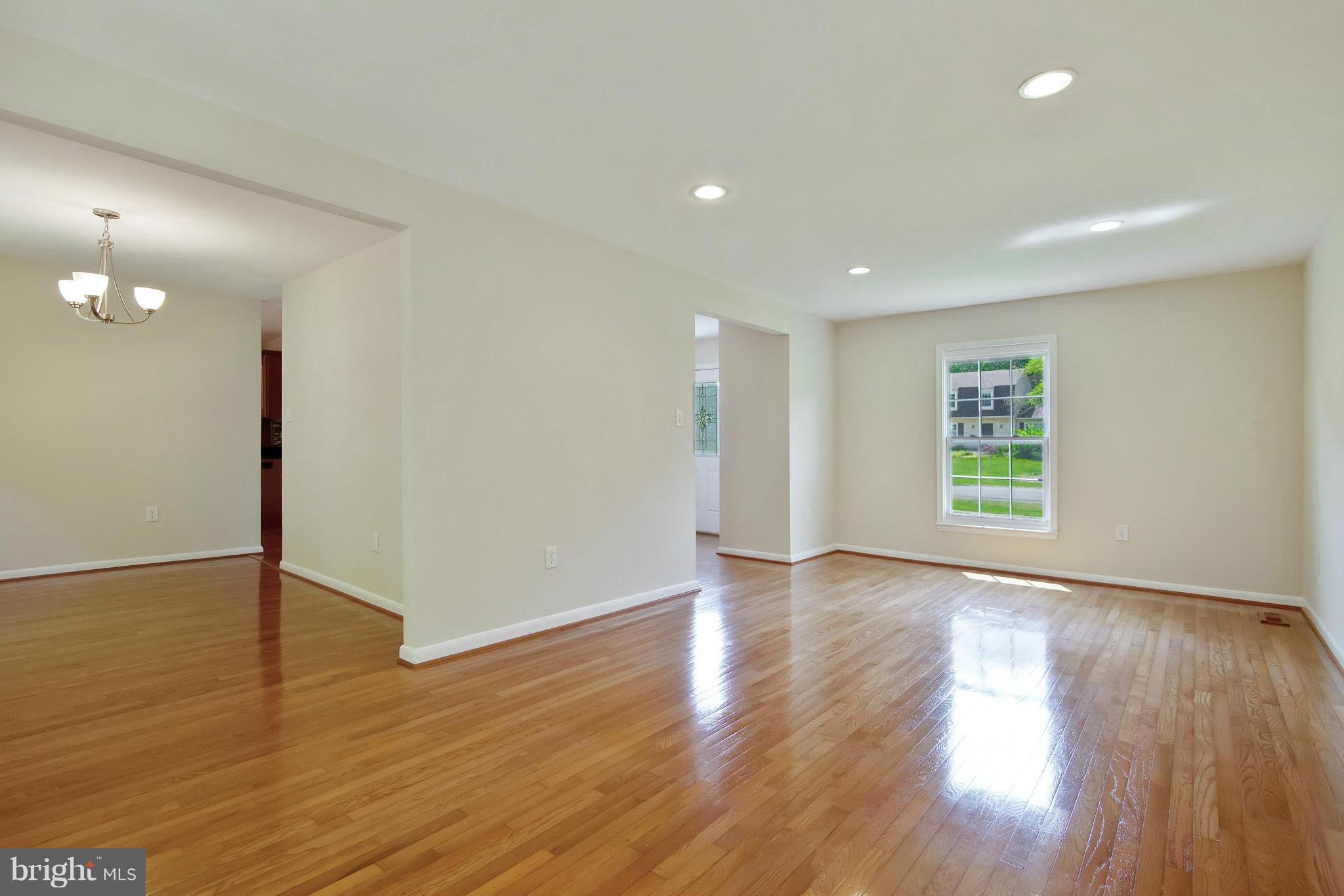 2327 Rosedown Drive Reston, VA 20191 - Photo 8 of 23 Living Room