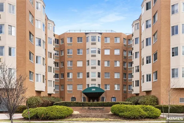 $300,000 | 290 Anderson Street, Unit 2A, Hackensack, NJ 07601