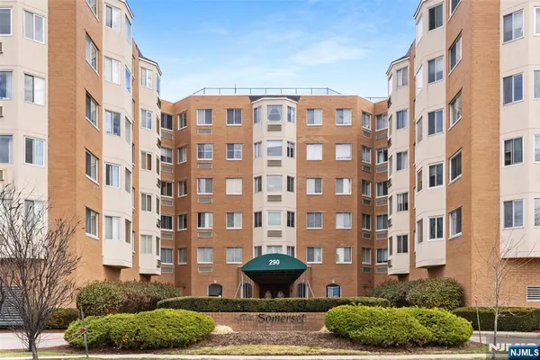 $300,000 | 290 Anderson Street, Unit 2A, Hackensack, NJ 07601
