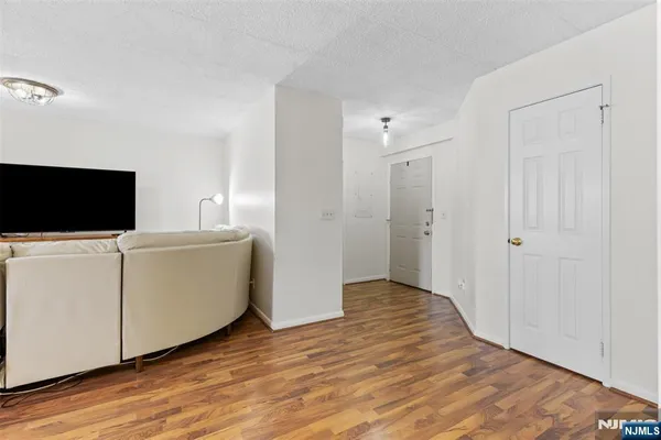 $300,000 | 290 Anderson Street, Unit 2A, Hackensack, NJ 07601