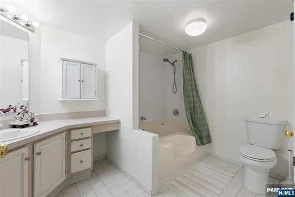 $300,000 | 290 Anderson Street, Unit 2A, Hackensack, NJ 07601