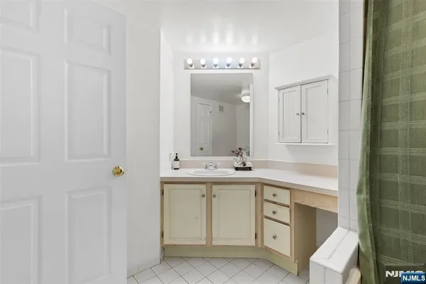 $300,000 | 290 Anderson Street, Unit 2A, Hackensack, NJ 07601