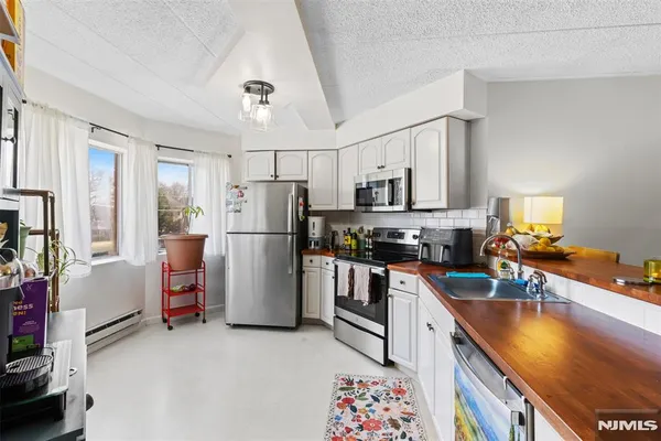 $300,000 | 290 Anderson Street, Unit 2A, Hackensack, NJ 07601