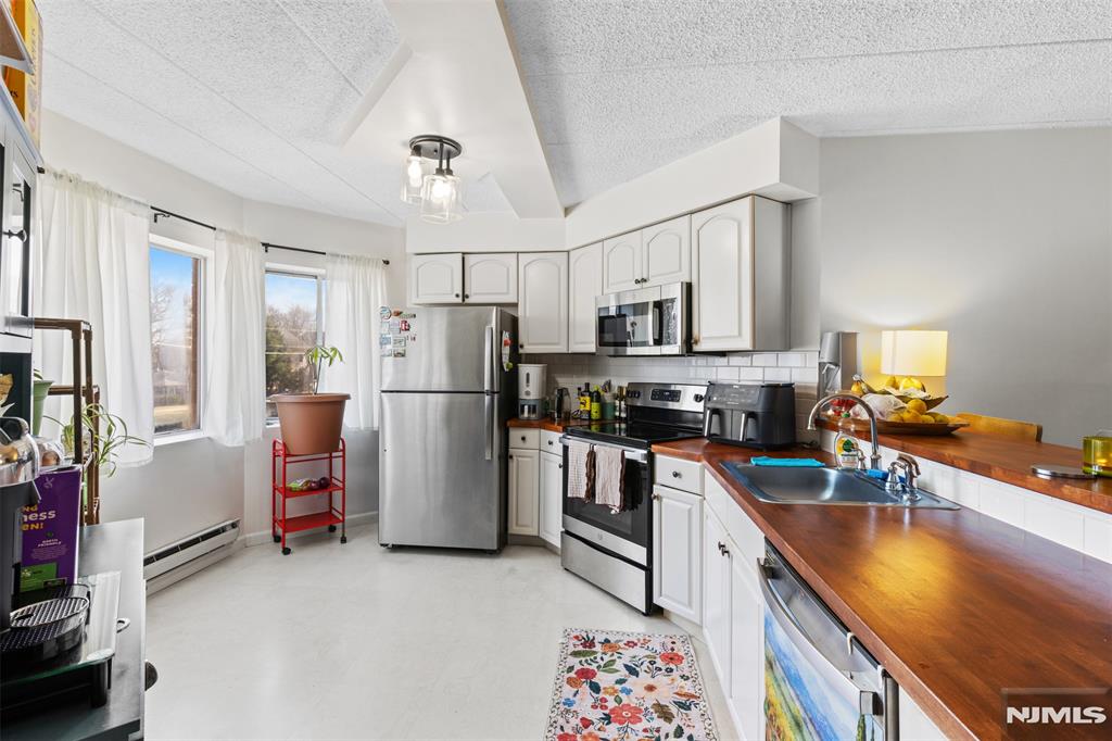 290 Anderson Street, Unit 2A Hackensack, NJ 07601 - Photo 2 of 30