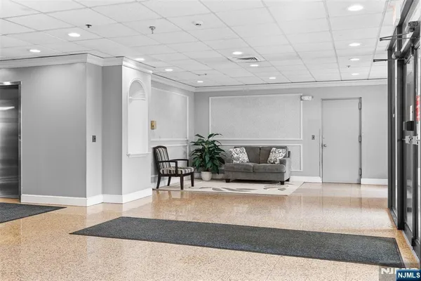 $300,000 | 290 Anderson Street, Unit 2A, Hackensack, NJ 07601