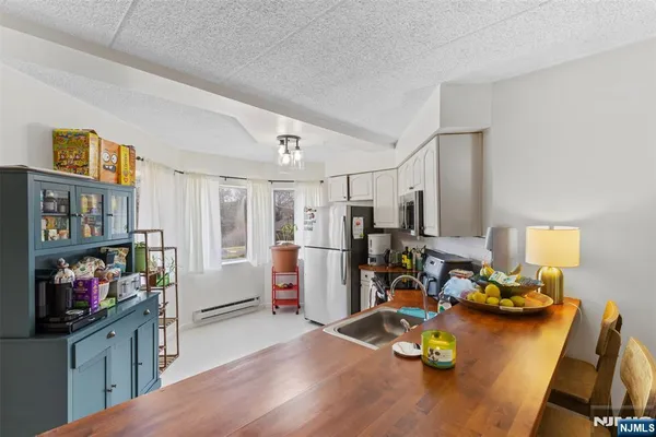 $300,000 | 290 Anderson Street, Unit 2A, Hackensack, NJ 07601