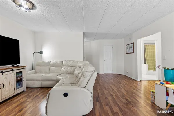 $300,000 | 290 Anderson Street, Unit 2A, Hackensack, NJ 07601