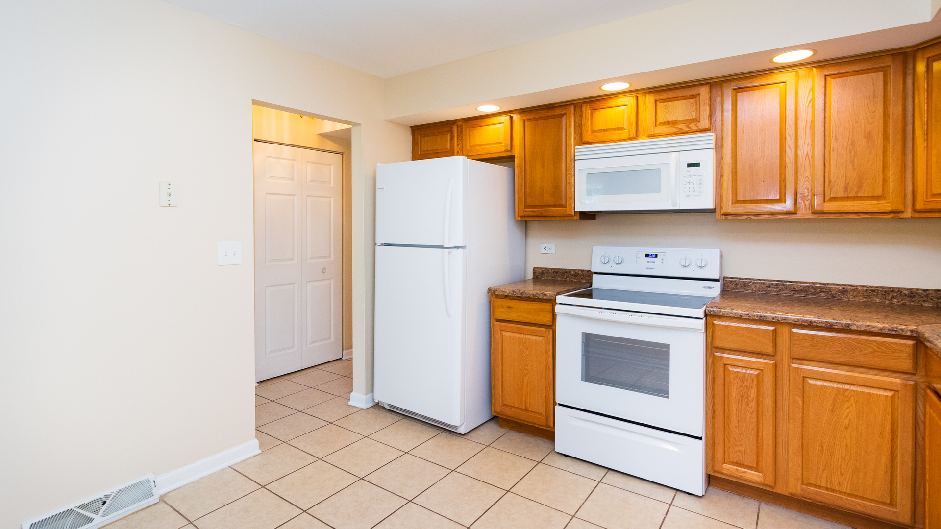203 Monroe Road Bolingbrook, IL 60440 - Photo 14 of 27