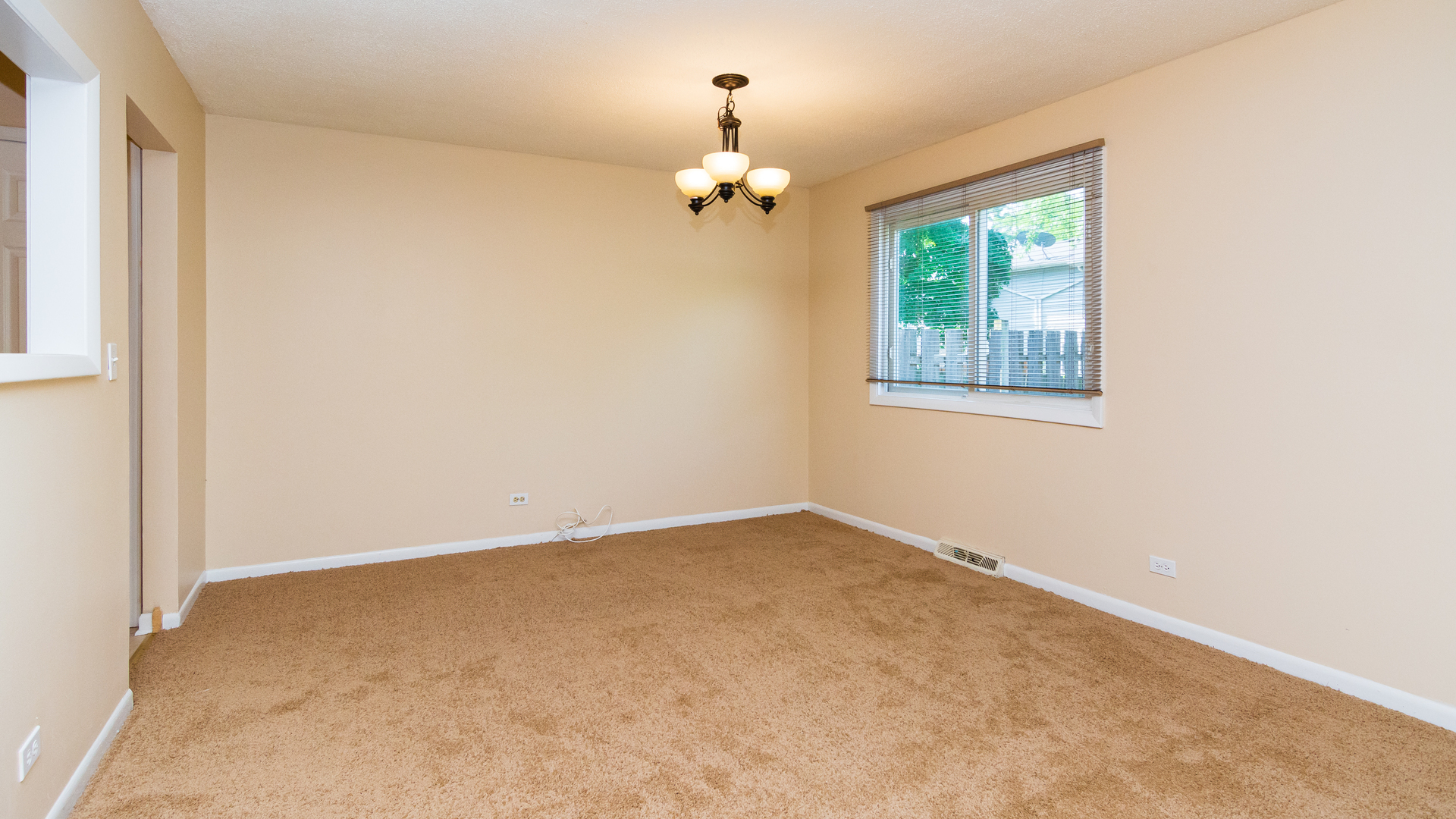 203 Monroe Road Bolingbrook, IL 60440 - Photo 7 of 27