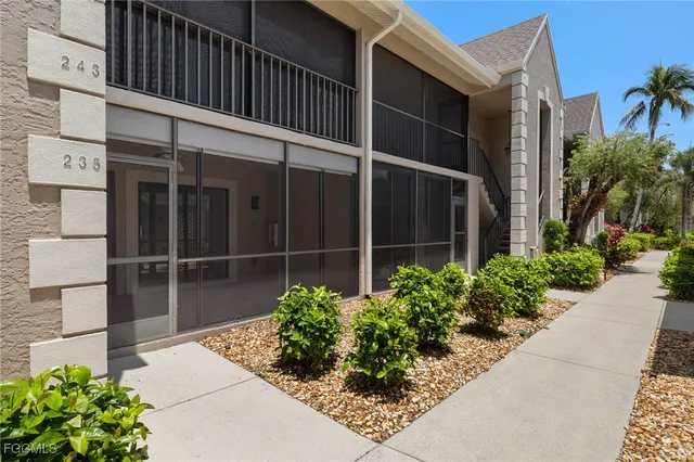 $244,900 | 16260 Kelly Cove Drive, Unit 235, Fort Myers, FL 33908
