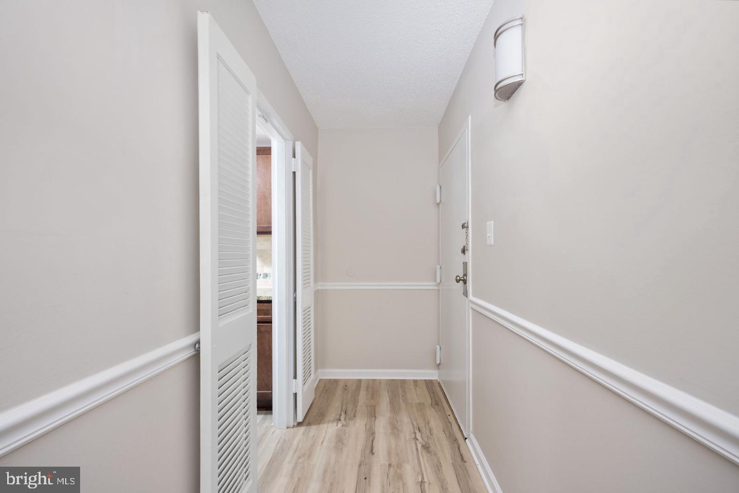11659 Stoneview Square, Unit 11C Reston, VA 20191 - Photo 15 of 32 Inviting hallway with modern charm.