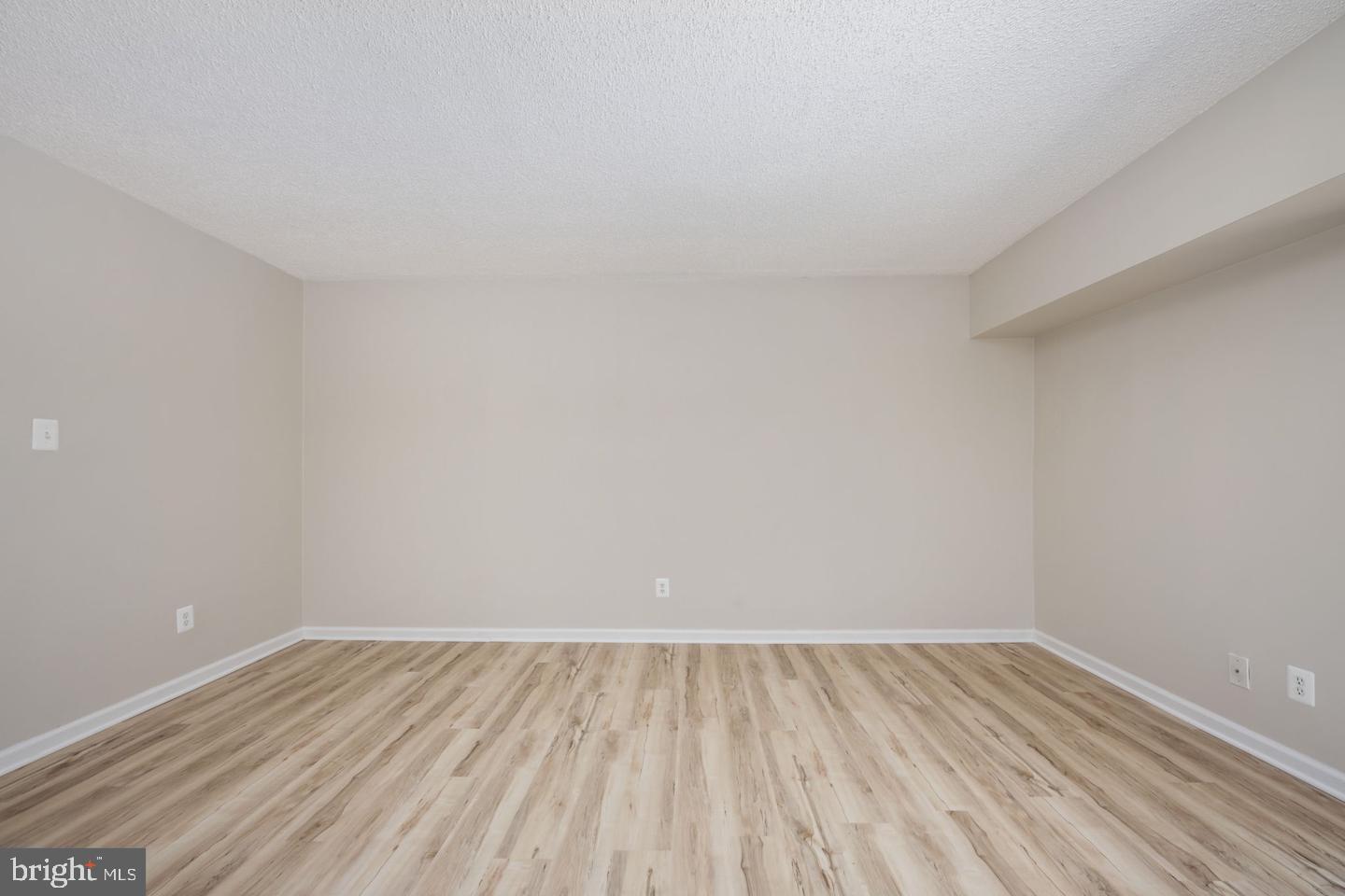 11659 Stoneview Square, Unit 11C Reston, VA 20191 - Photo 18 of 32 Spacious, versatile living area awaits.