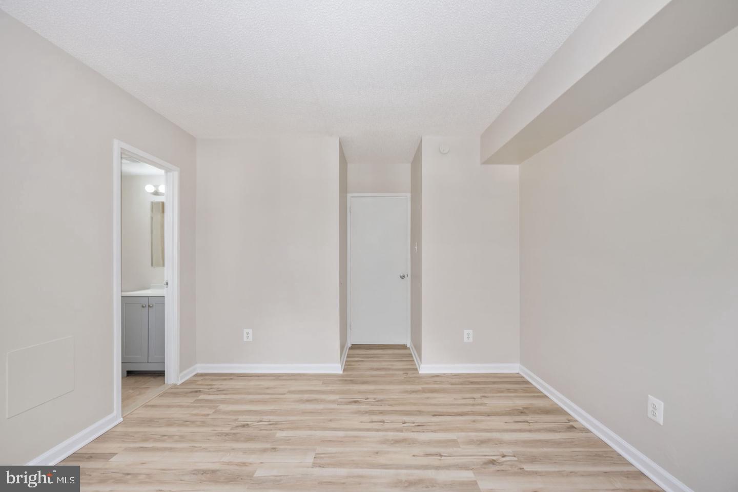 11659 Stoneview Square, Unit 11C Reston, VA 20191 - Photo 19 of 32 Spacious, light-filled entryway.