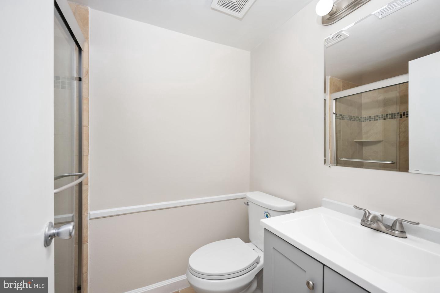 11659 Stoneview Square, Unit 11C Reston, VA 20191 - Photo 20 of 32 Modern bathroom with sleek finishes.