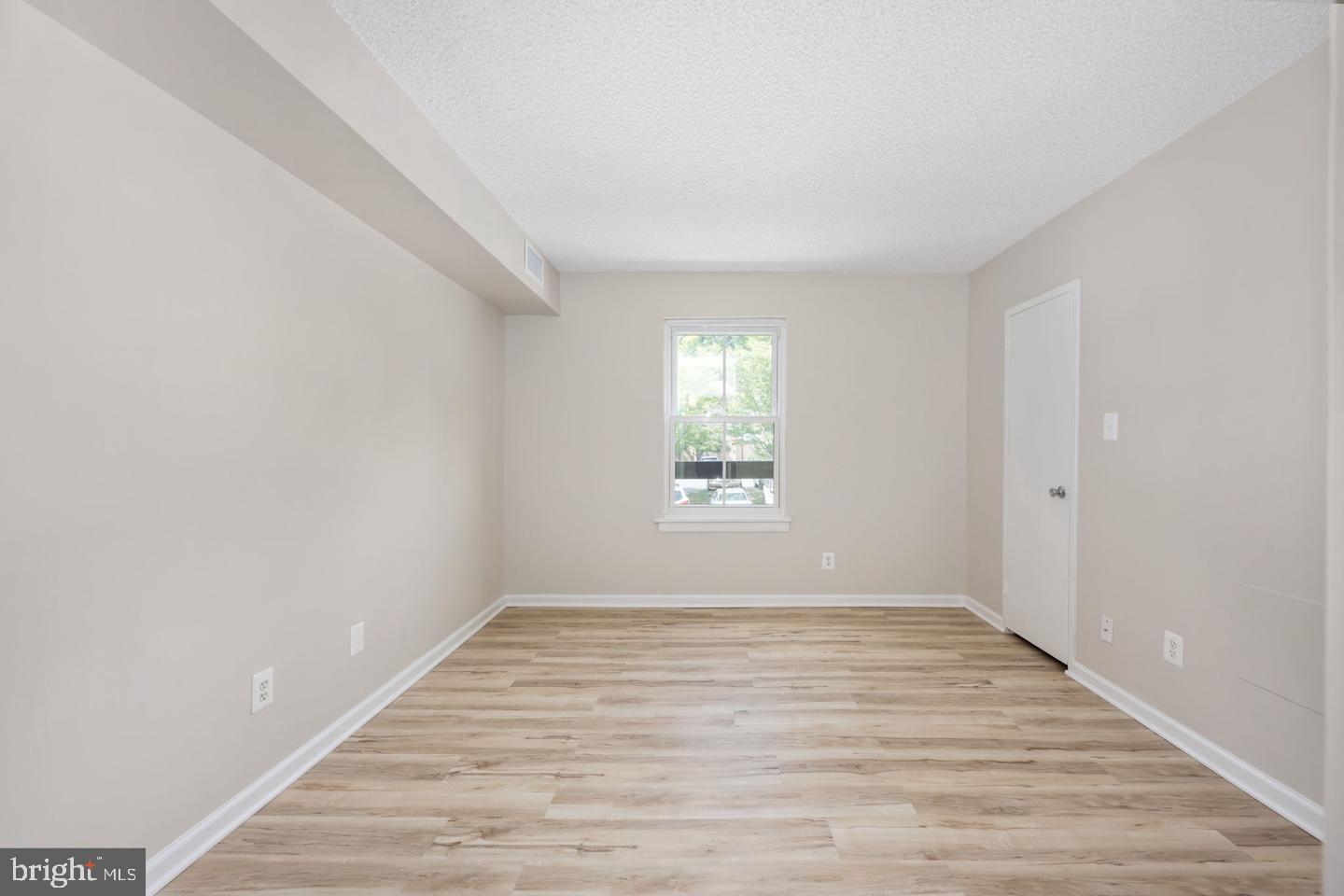 11659 Stoneview Square, Unit 11C Reston, VA 20191 - Photo 22 of 32 Bright and airy blank canvas awaits!