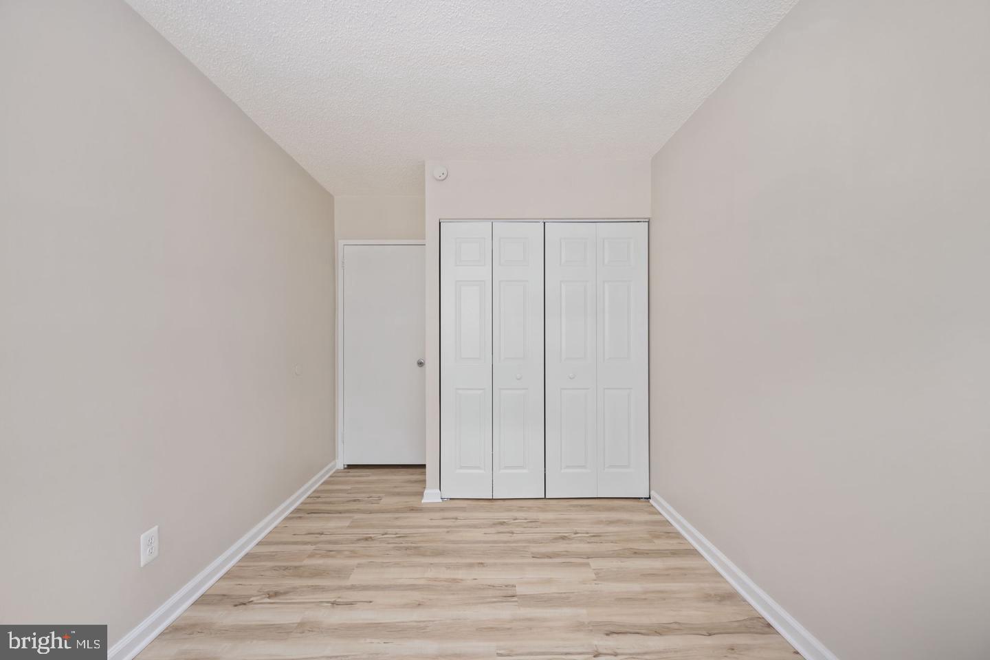 11659 Stoneview Square, Unit 11C Reston, VA 20191 - Photo 23 of 32 Bright and airy blank canvas space.