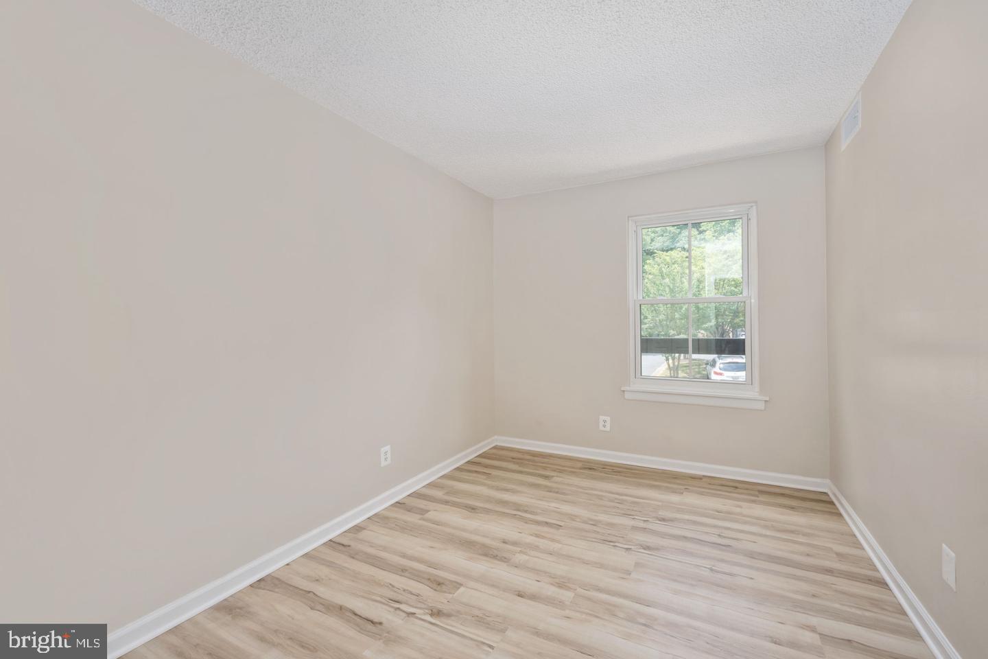 11659 Stoneview Square, Unit 11C Reston, VA 20191 - Photo 25 of 32 Bright and airy blank canvas room.