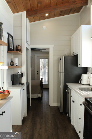 4960 Laurel Lodge Road, Unit 46 Clarkesville, GA 30523 - Photo 24 of 41 a kitchen that has a refrigerator and a sink