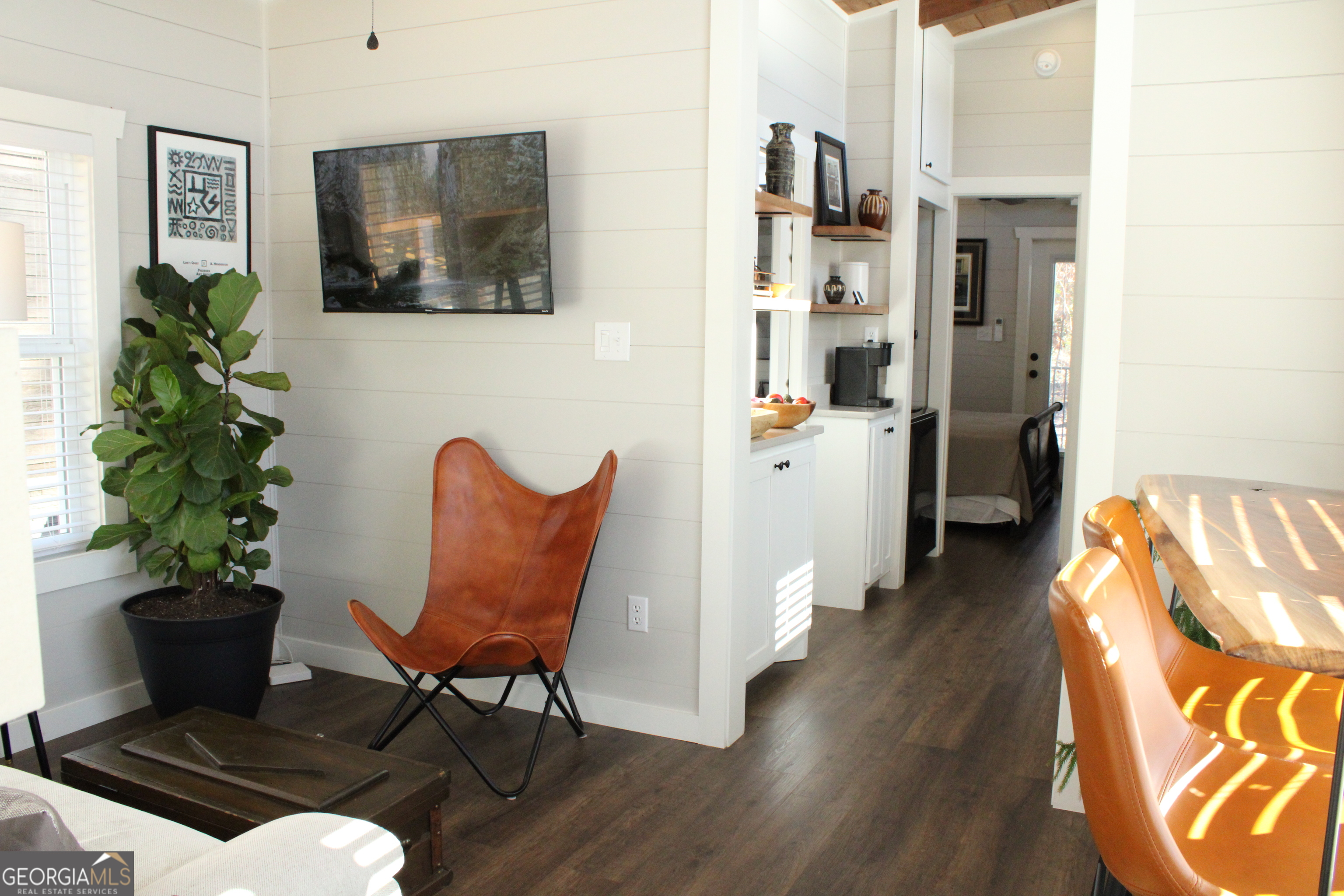 4960 Laurel Lodge Road, Unit 46 Clarkesville, GA 30523 - Photo 5 of 41 a living room with furniture and a potted plant