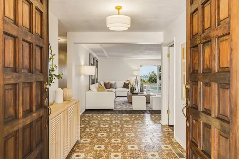 $1,799,000 | 3586 Alana Drive, Sherman Oaks, CA 91403
