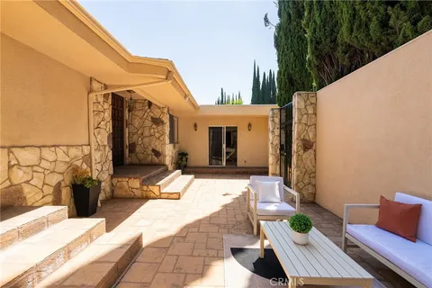 $1,799,000 | 3586 Alana Drive, Sherman Oaks, CA 91403