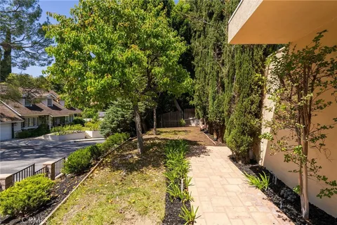 $1,799,000 | 3586 Alana Drive, Sherman Oaks, CA 91403