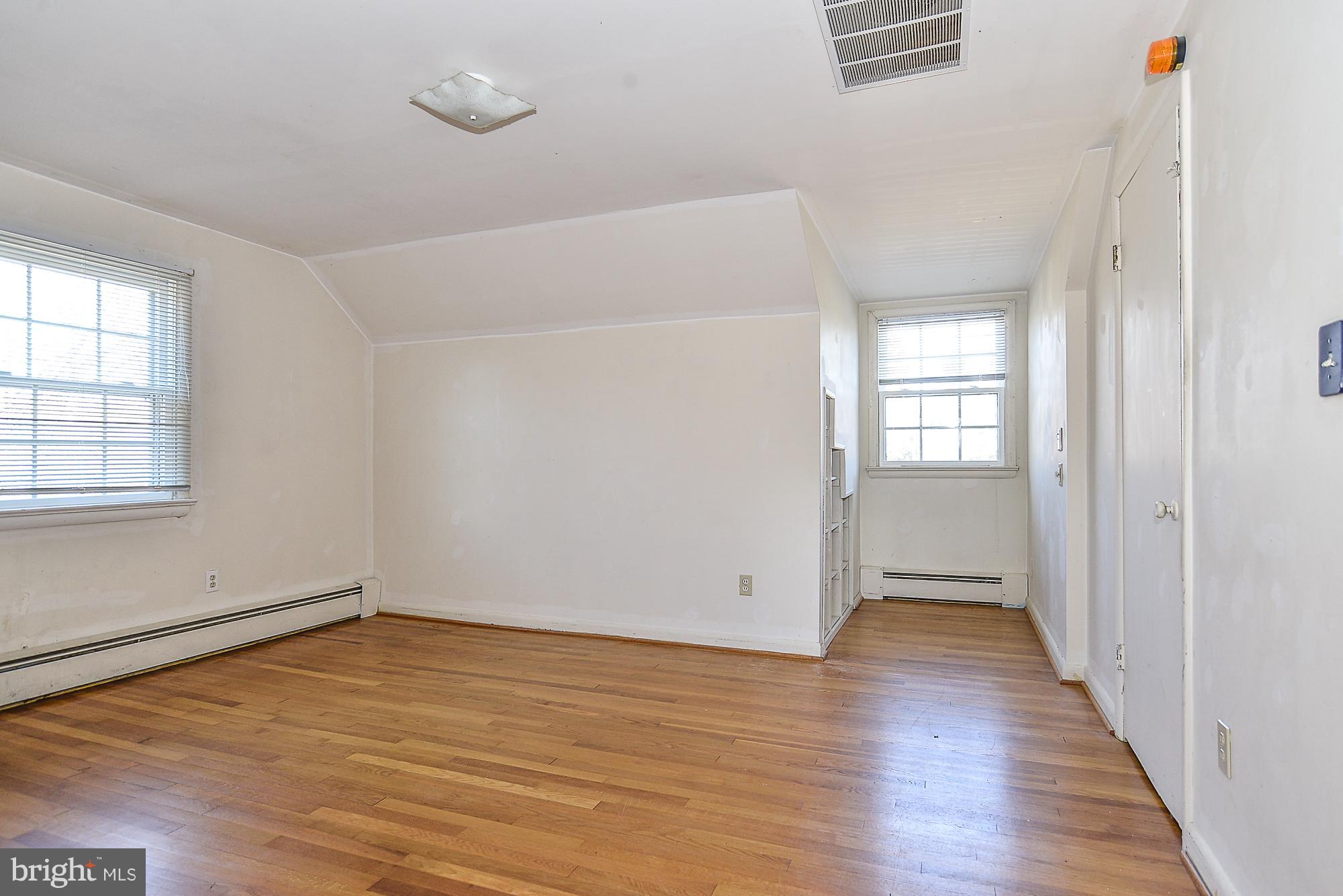 10121 Glenmere Road Fairfax, VA 22032 - Photo 25 of 30 Bedroom