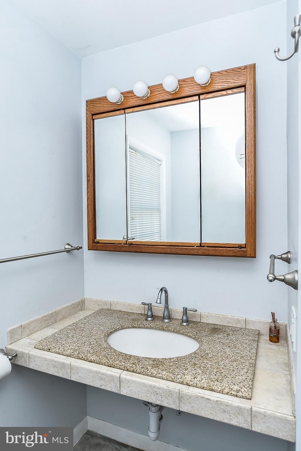 10121 Glenmere Road Fairfax, VA 22032 - Photo 27 of 30 Bath