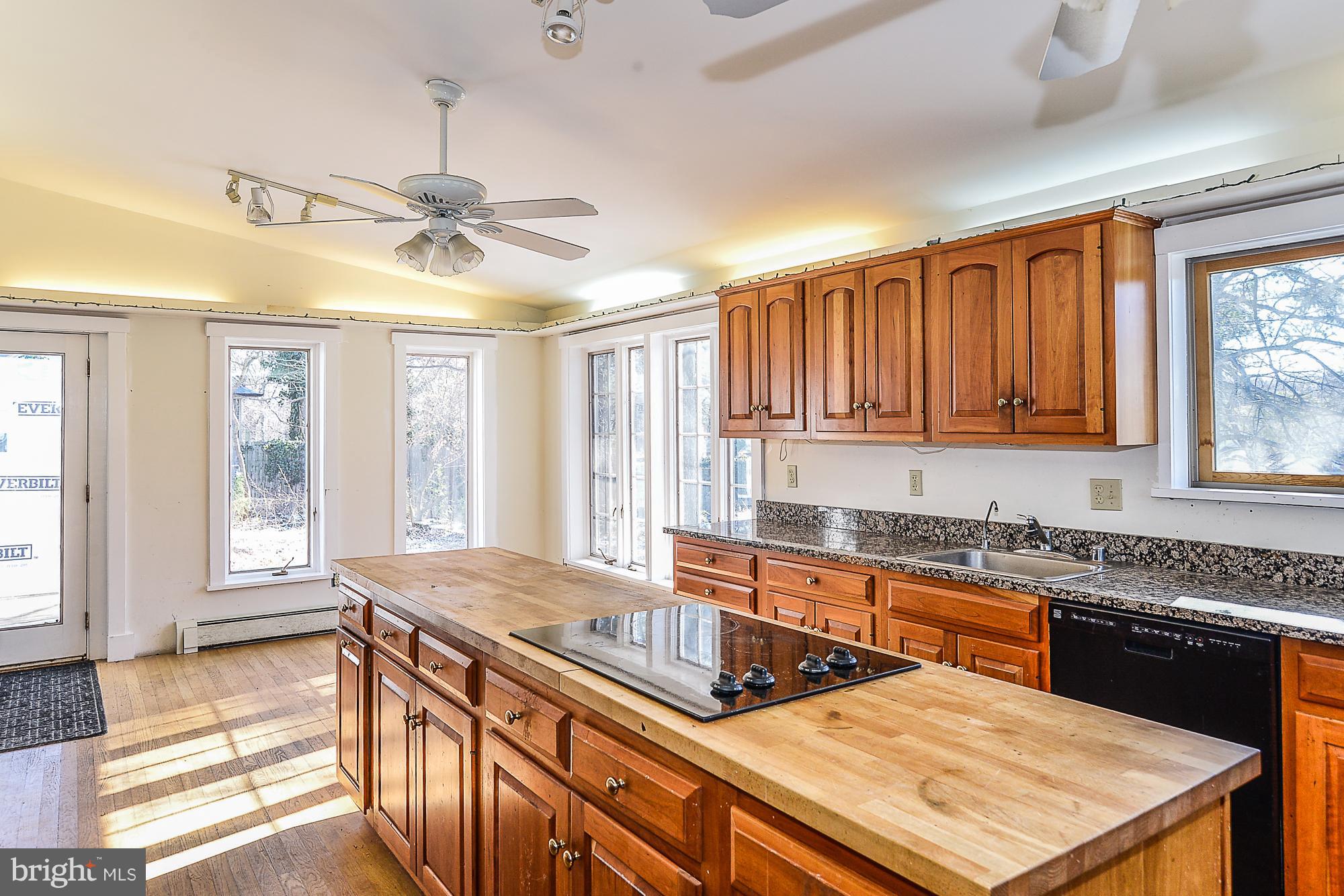10121 Glenmere Road Fairfax, VA 22032 - Photo 8 of 30 Kitchen