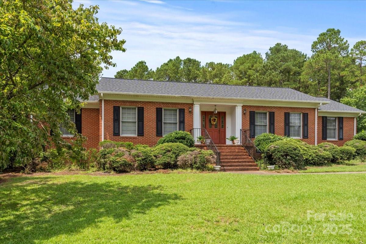 332 Ridge Road Cheraw, SC 29520 - Photo 6 of 46 a front view of house with yard and green space