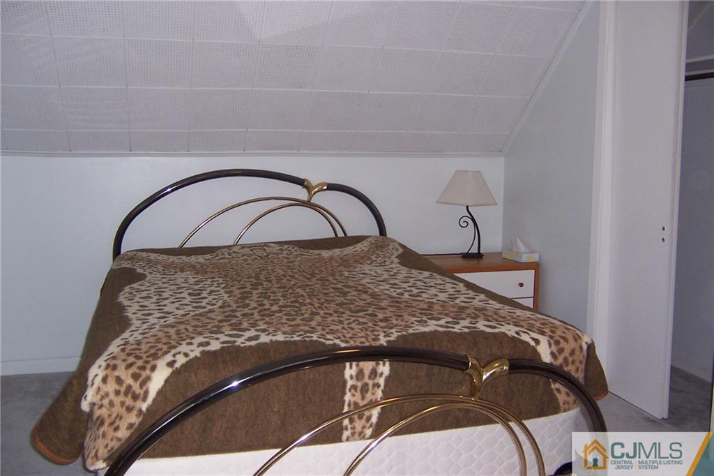 175 Midfield Road Colonia, NJ 07067 - Photo 15 of 25 a close up of a dresser