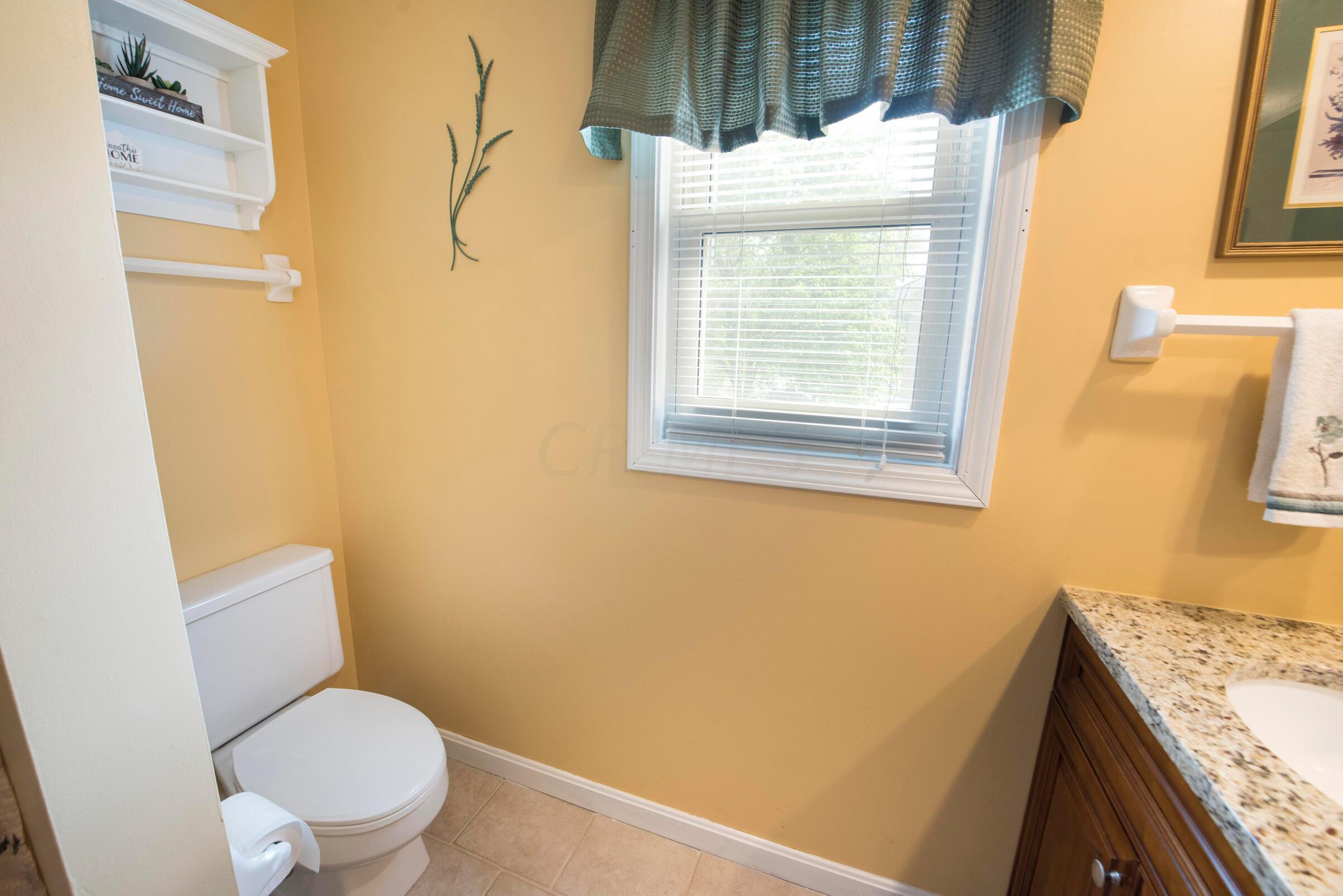229 Rugby Lane Columbus, OH 43230 - Photo 23 of 41