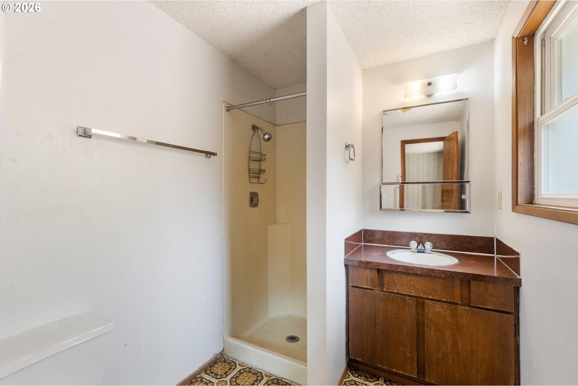 4545 Northeast Ridenour Street Winchester, OR 97495 - Photo 19 of 29 Gallery Image 19