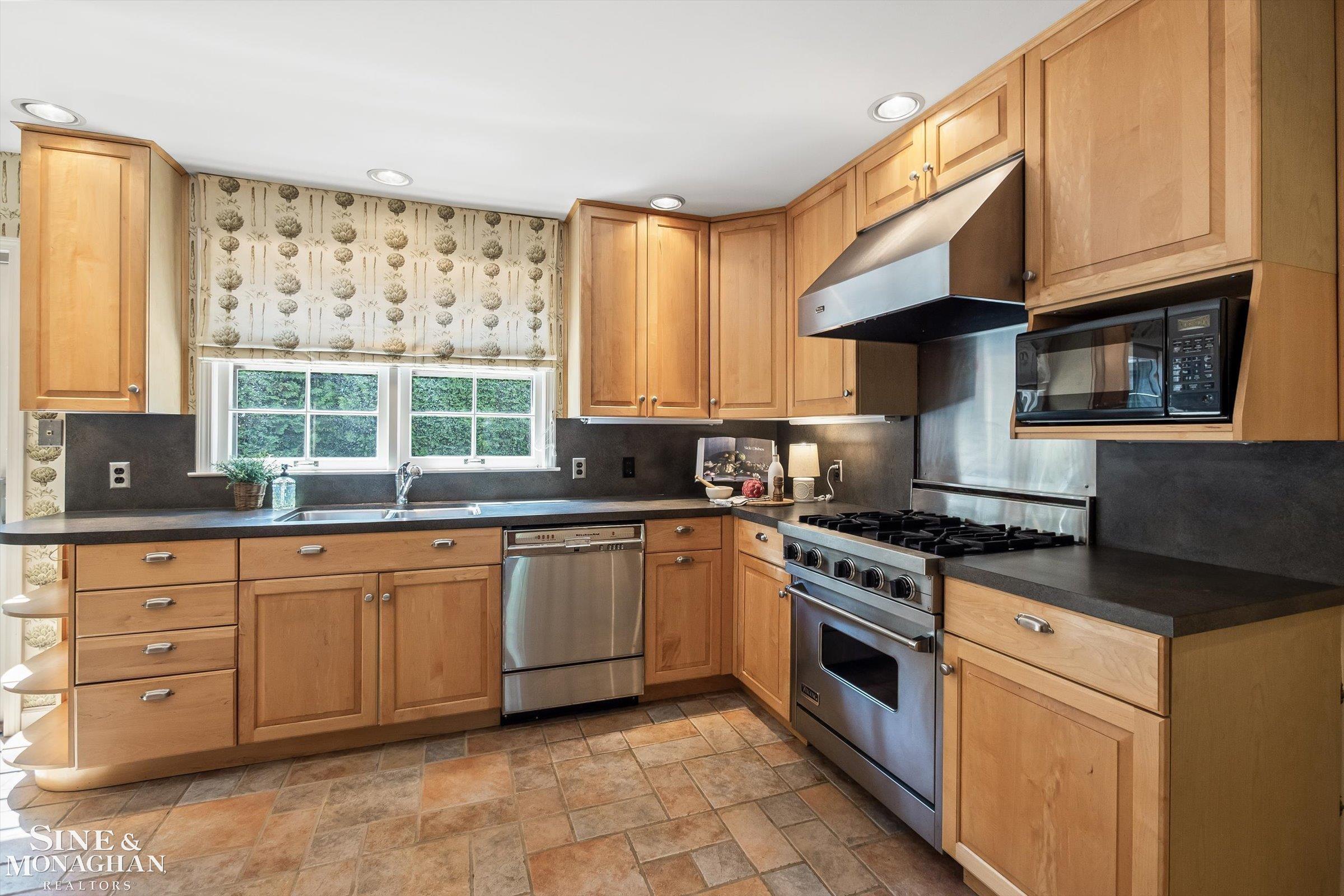 1023 Harvard Road Grosse Pointe, MI 48230 - Photo 17 of 49
