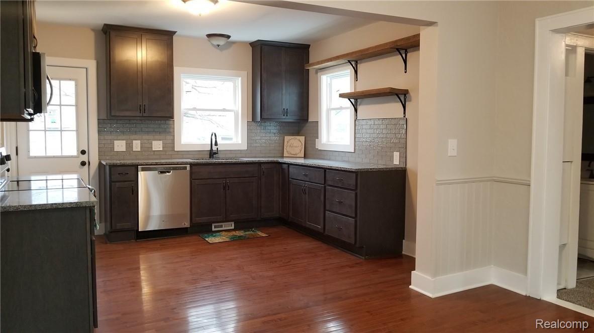 208 East South Holly Road Fenton, MI 48430 - Photo 8 of 27 20181226_152712.jpg