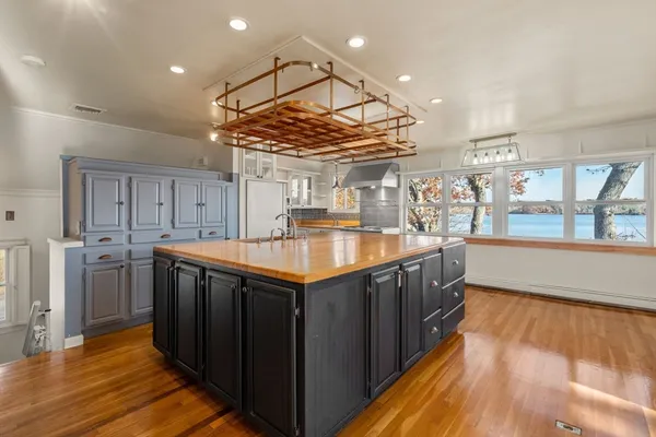 $599,900 | 553 Monponsett Street, Halifax, MA 02338