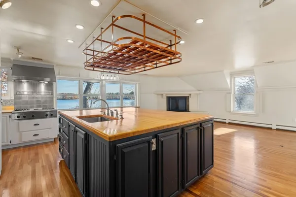 $599,900 | 553 Monponsett Street, Halifax, MA 02338