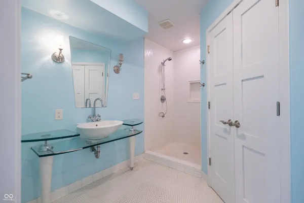 $794,300 | 1550 East Pointe Club Drive, Bloomington, IN 47401