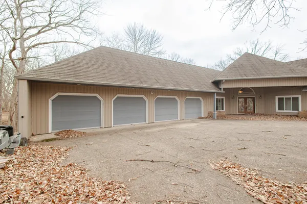 $794,300 | 1550 East Pointe Club Drive, Bloomington, IN 47401