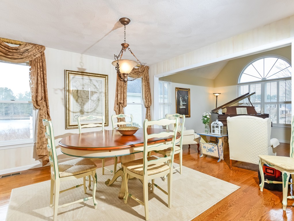 260 Salem End Road Framingham, MA 01702 - Photo 3 of 29 Gallery Image 3