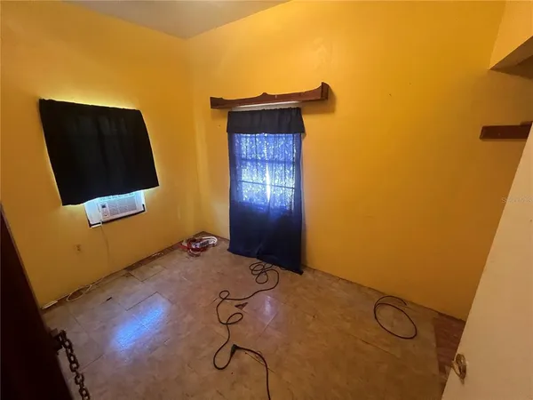 a view of empty room with window