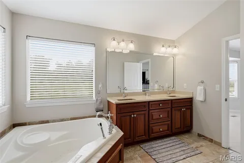 $625,000 | 444 Eagle Pointe Landing Drive, Eureka, MO 63025
