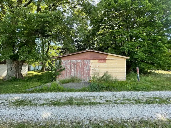 $14,900 | 608 South Elm Street, Villa Grove, IL 61956