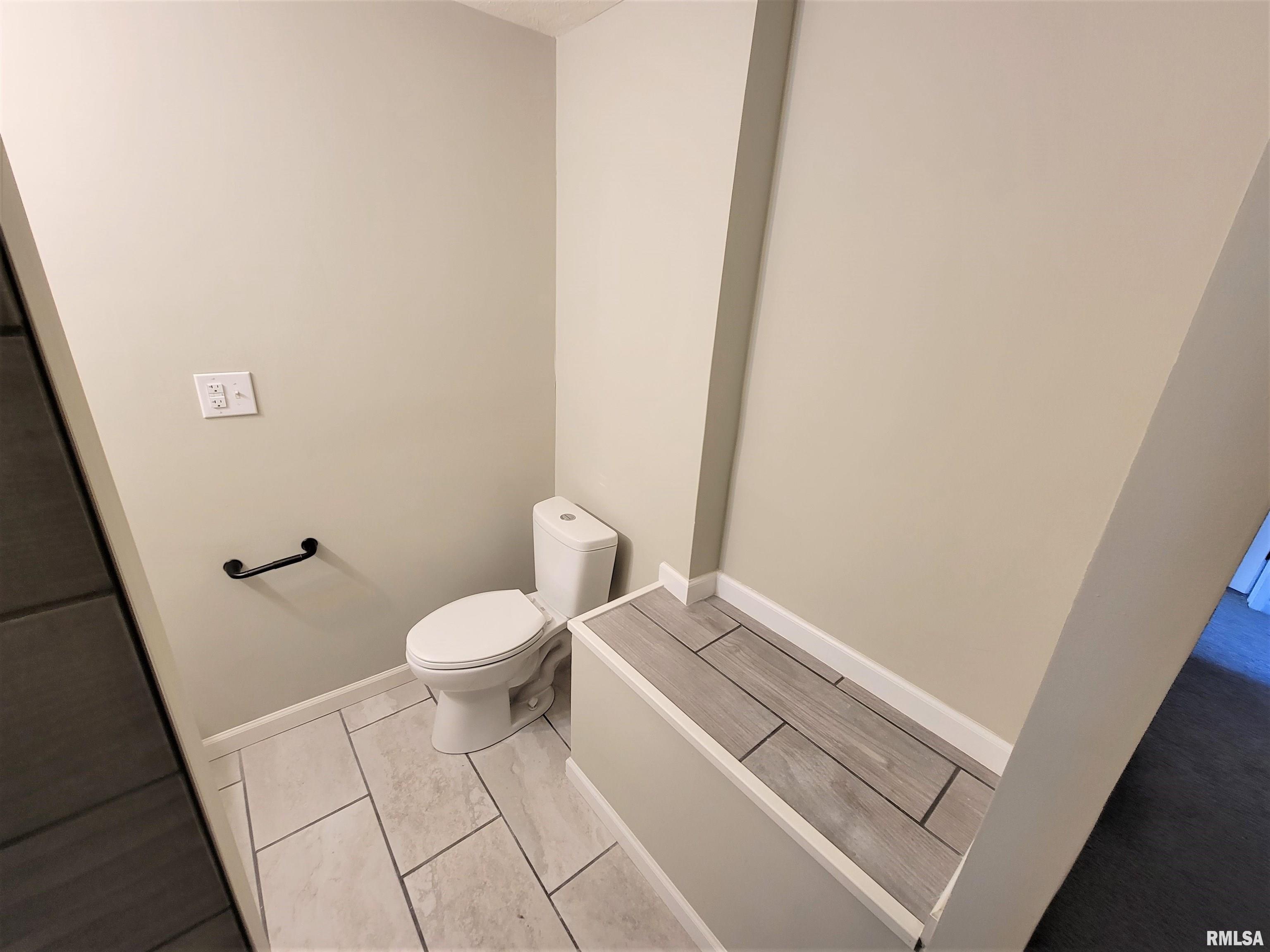 2001 South College Street Springfield, IL 62704 - Photo 13 of 20 Gallery Image 13