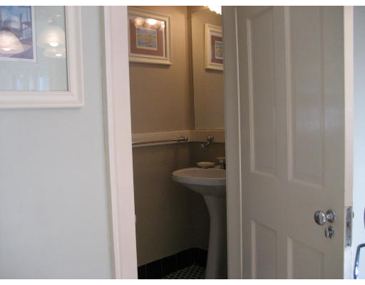 558 Chestnut Street Needham, MA 02492 - Photo 8 of 20