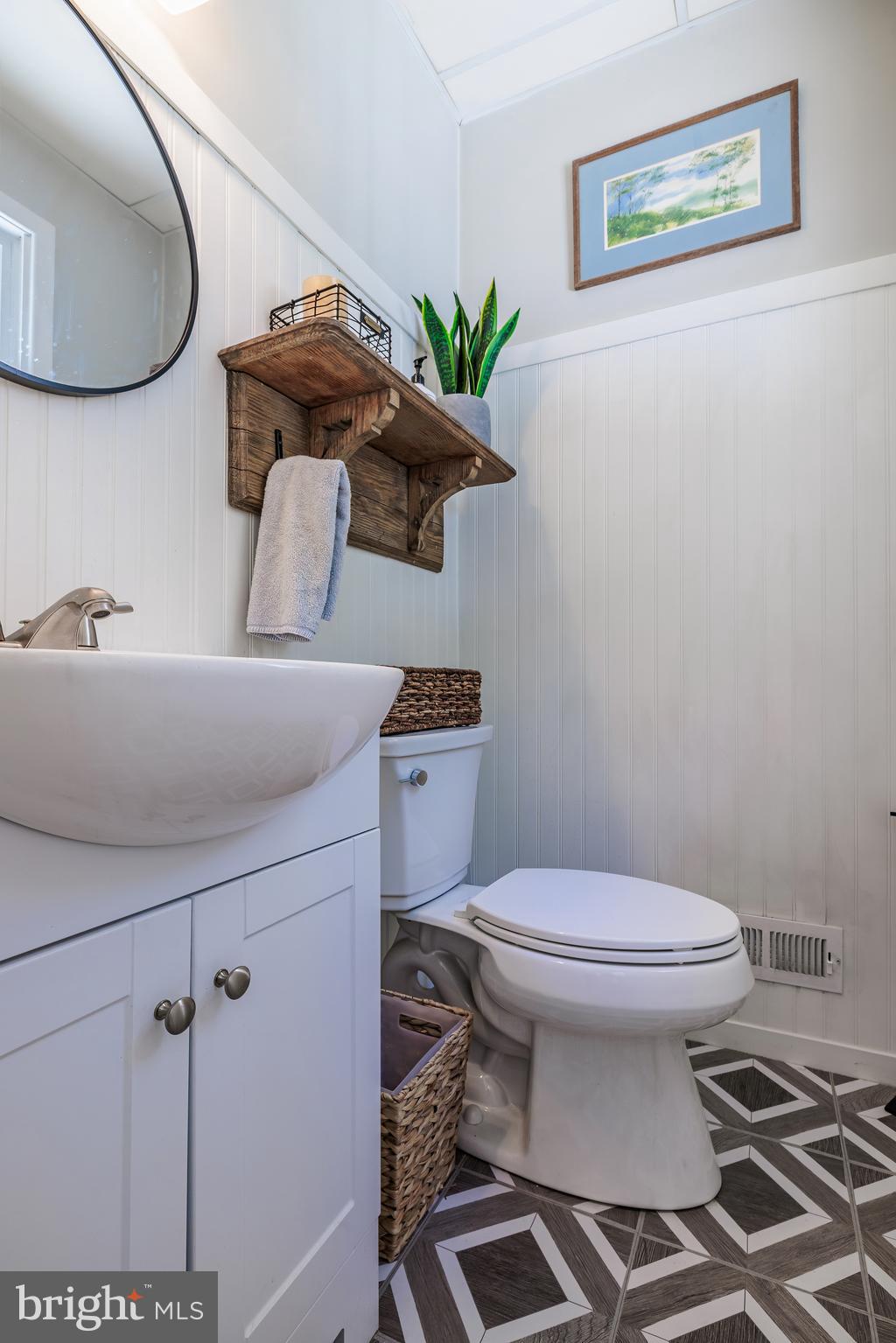 11275 Central Avenue Ridgely, MD 21660 - Photo 28 of 46 Half Bathroom